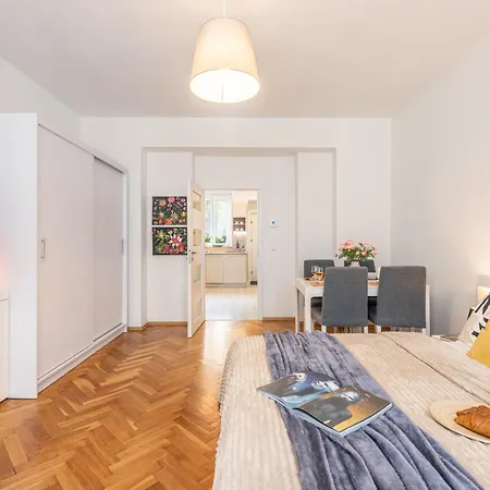 Days - One Bedroom With Workspace And Netflix
